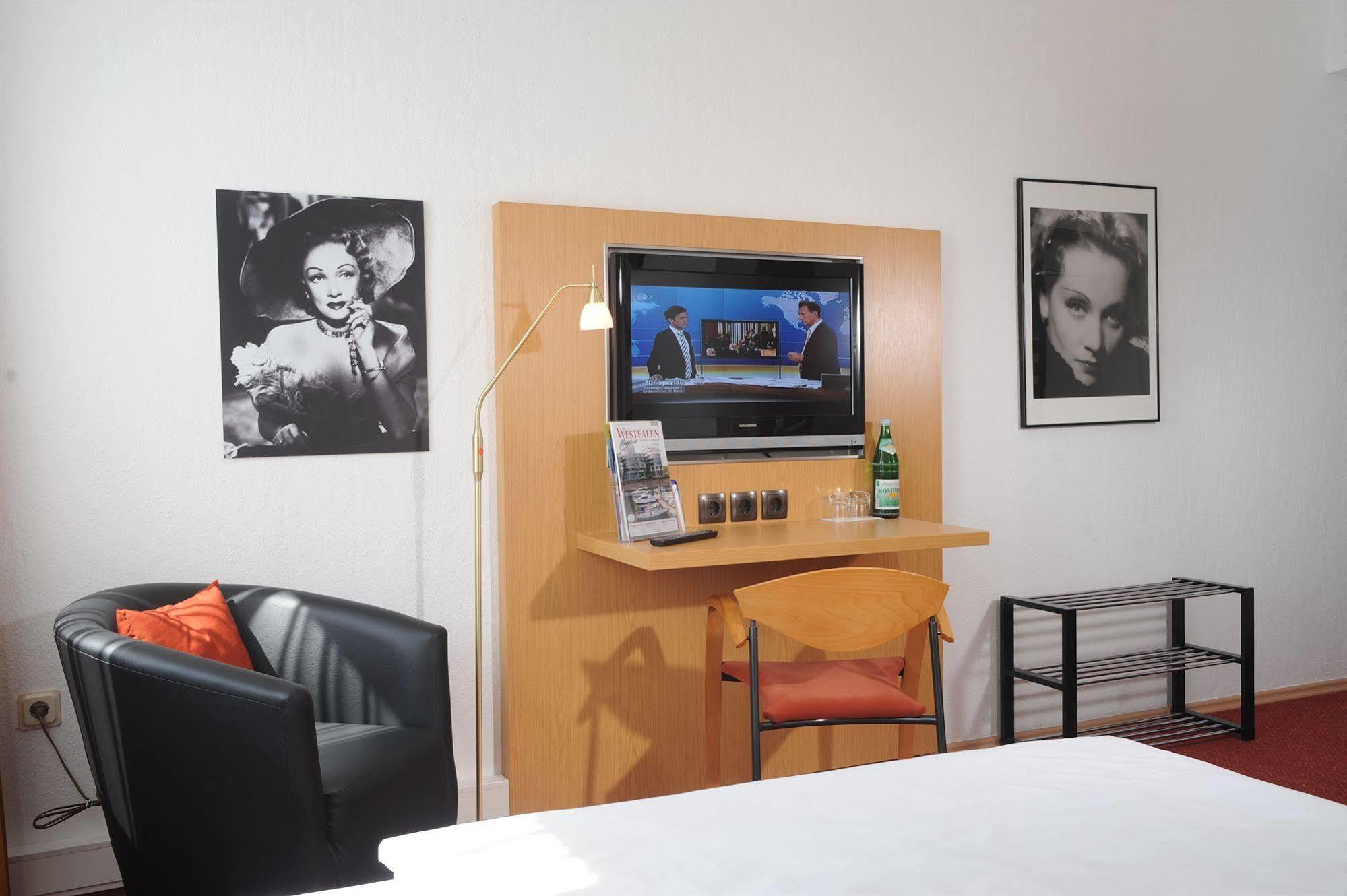 Retro - Art - Hotel Lunen ภายนอก รูปภาพ